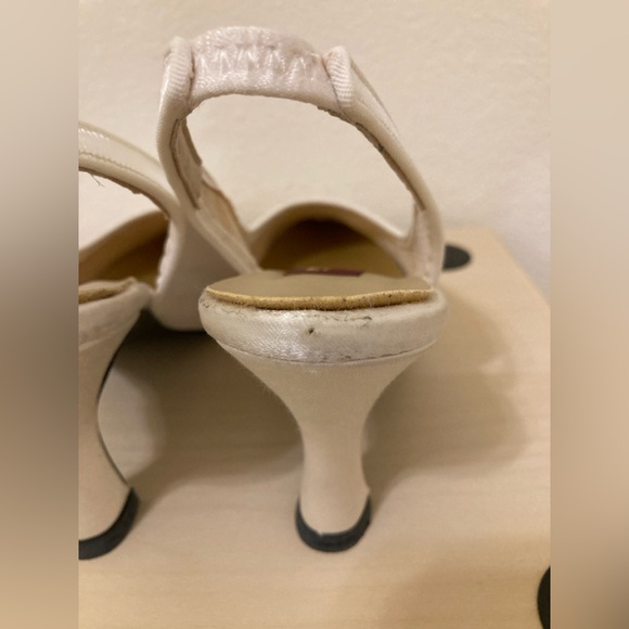 Peacocks Premier Ivory Slingback Heels - Picture 7 of 10